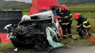 Destin frânt prea devreme. Doi tineri din Maramureş, spulberaţi de TIR în drum spre facultate