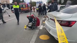 Momentul accidentului din Capitală: o mamă e spulberată pe trecere, când îşi plimba fetiţa cu căruciorul