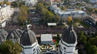 Record de credincioşi la Iaşi. Peste 30.000 de oameni au trecut marţi pe la racla Sfintei Parascheva