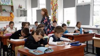 Ce reprezintă orele remediale din şcoli. Iniţiativa care a împărţit părinţii şi profesorii în două tabere