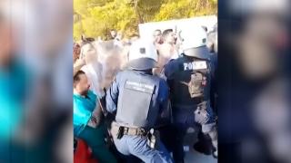 Confruntări între medici și forțele de ordine din Atena, în timpul inaugurării unei secții de oncologie