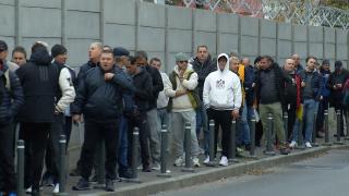 Imagini cu rezerviştii de peste 50 de ani, chemaţi la mobilizare de Armată. "Nu pot sta toată ziua"