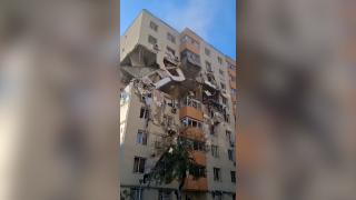 Primele imagini cu blocul din Bucureşti care a sărit în aer. Două etaje au fost distruse complet