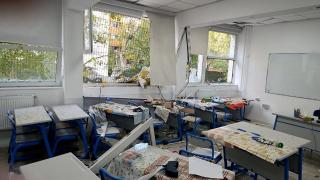 15 săli de clasă de la liceul "Dimitrie Bolinteanu", afectate de explozia din Rahova. O elevă e intubată