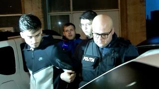 Fata de 14 ani din Bucureşti şi-a convins iubitul să-i omoare mama. Femeia nu ar fi fost de acord cu relaţia