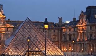 Muzeul Luvru, scena unui jaf fulger: Bijuteriile lui Napoleon, furate în 4 minute. Cum au acţionat hoții