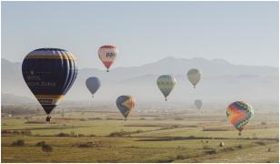 Cappadocia României: turiști din toată lumea, vrăjiți de spectacolul baloanelor cu aer cald din Maramureş