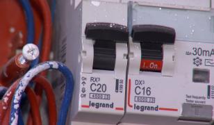 Românii, campioni la furt de energie şi gaze. Peste 1.000 de cazuri depistate de un singur distribuitor