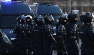 Un șofer a încercat să spargă porțile ambasadei Rusiei la București. Era drogat și fără permis