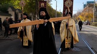 Zeci de mii de credincioşi, la moaştele Sf. Dimitrie cel Nou. Numărul pelerinilor, aşteptat să crească