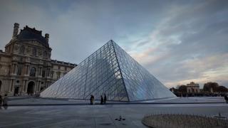 Jaful de la Luvru a declanşat o isterie turistică. Anchetatorii au reuşit să adune peste 150 de probe ADN