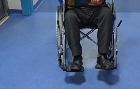 Cine ar fi bătrânul intrat în comă după ce a fost scăpat de pe targă la spitalul din Ploieşti