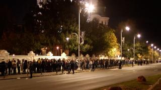 Prima noapte de pelerinaj la Catedrala Naţională. Mii de oameni au admirat construcţia impresionantă