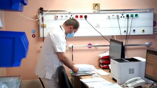 A murit femeia care a ajuns în comă la Fundeni, după o intervenţie de rutină la Sinaia. Cum se apără medicii