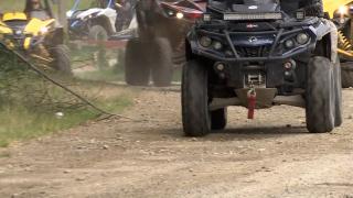 Distracţie încheiată cu o tragedie. Un tânăr a murit după ce ATV-ul pe care îl conducea s-a răsturnat