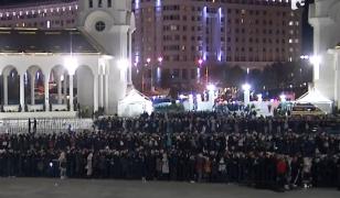 Coadă de peste 2 km la Catedrala Mântuirii Neamului, în a patra zi de pelerinaj. Așteptarea trece de 10 ore