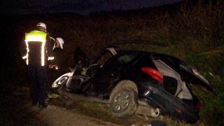 A sfârșit tragic, între fiarele mașinii. Șoferul pierduse controlul volanului și a intrat într-un autobuz