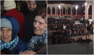 Coadă de kilometri şi 14 ore de aşteptare la Catedrala Naţională. "Ne dor şalele"