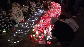 Marș în memoria victimelor din Colectiv. "Mă revoltă faptul că încă nu avem un spital pentru mari arși"