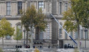 Hoții de la Luvru ar fi încercat să vândă pe darknet bijuteriile furate, la cinci zile după jaf