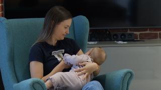 Amelia luptă cu o tumoră din burtică la doar 4 luni de viaţă. Cum au aflat părinţii diagnosticul groaznic