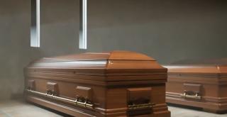 Relaxare în sicriu, contracost. Cât costă experienţa macabră