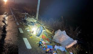 Momentul în care o căruţă cu patru copii este spulberată de o maşină. Un bebeluş a murit