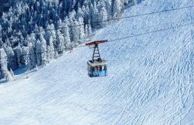 Tarifele pentru transportul pe cablu în Poiana Brașov cresc în noul sezon de iarnă. Care sunt noile preţuri
