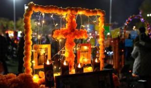 Ziua Morților, celebrată în întreaga lume: altare, parade și ritualuri în memoria celor dragi