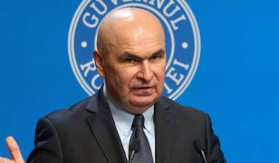 Ilie Bolojan nu va merge la "Ora Premierului", aşa cum au cerut PSD şi AUR. Are agenda "foarte încărcată"