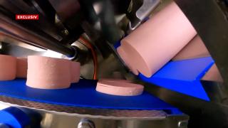 Parizer, crenvurşti şi şuncă de Praga, la analize în laborator. Rezultatele sunt revoltătoare