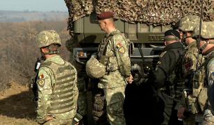 Legea armatei voluntare, supusă votului în Senat. Tinerii ar putea primi 6.000 de euro la finalul stagiului