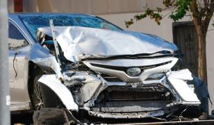 Un şofer care fugea de poliţie a intrat cu maşina într-un bar din Florida. Sunt 4 morţi şi 11 răniţi