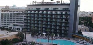 Destinaţie exotică pentru români, de Revelion. Cât costă o noapte în apartamentul Angelinei Jolie