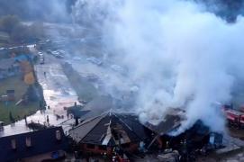 "Nimeni nu se aştepta la aşa ceva". O turistă a ars de vie într-o pensiune mistuită de foc