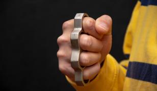 Bătaie generală în mijlocul străzii. Mai mulţi tineri din Maramureş şi-au împărţit pumni şi picioare