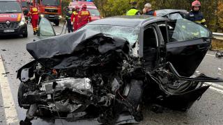 Accident cu doi morţi provocat de un fotbalist. Martorii spun că avea viteză şi stătea pe telefon