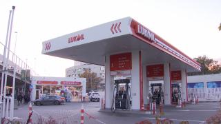 Motorina a depășit pragul de 8 lei. Sancţiunile SUA împotriva Lukoil ar putea avea legătură