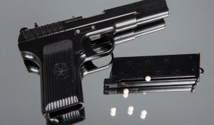 Elevă împuşcată de un coleg la şcoală. Tânărul a folosit o armă tip airsoft