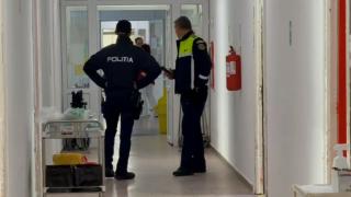 Un bărbat a transformat spitalul din Tulcea în câmp de luptă. A lovit 4 angajați și a semănat haos în saloane