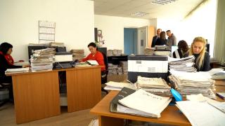 Bugetari concediaţi în cel mult 120 de zile şi tăieri de salarii. Măsurile încep din ianuarie