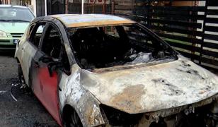 Un constănţean s-a trezit cu maşina făcută scrum şi dă vina pe iubitul fostei soții, un bărbat însurat