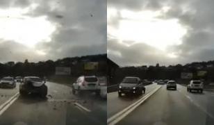 Momentul în care două mașini se ciocnesc violent în Cluj. Accident rutier cu un mort şi trei răniţi