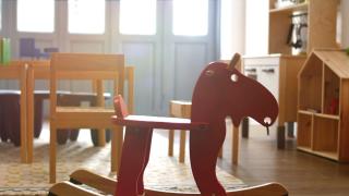 Cuplul care s-a filmat în timp ce abuzează un bebeluş pe TikTok riscă 28 de ani de închisoare