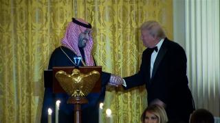 Prinţul Arabiei Saudite, primit ca un erou la Casa Albă. Acesta anunţă investiţii de un trilion de dolari