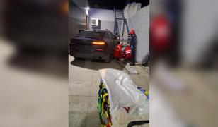 Bărbat în scaun cu rotile, mort după ce o şoferiţă a intrat în parcarea unui centru medical din Bihor