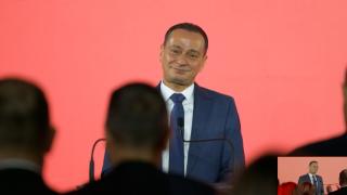 În timp ce Băluță își lansa candidatura, Drulă îl atacă pe Facebook: A dat milioane pe un uscător de rufe