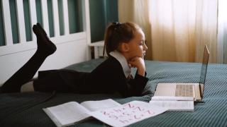 Teme mai puține pentru elevi. Ministerul Educației a publicat Ordinul care schimbă regulile în şcoli