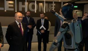 Putin, întâmpinat de un robot dansator la o conferinţă despre AI. Reacţia liderului de la Kremlin