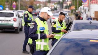 Permis pe telefon și tamponări uşoare declarate online. Ce prevede noul proiect de ordonanţă propus de MAI